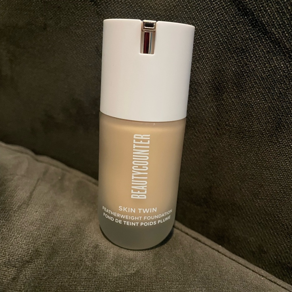 Beautycounter Skin Twin Featherweight Foundation 30ml  Fair 150